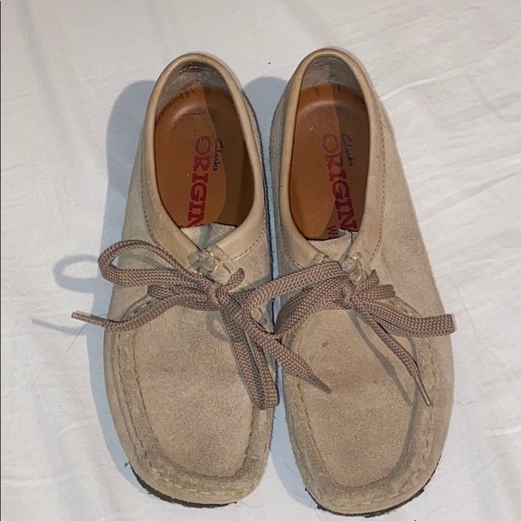 tan wallabees